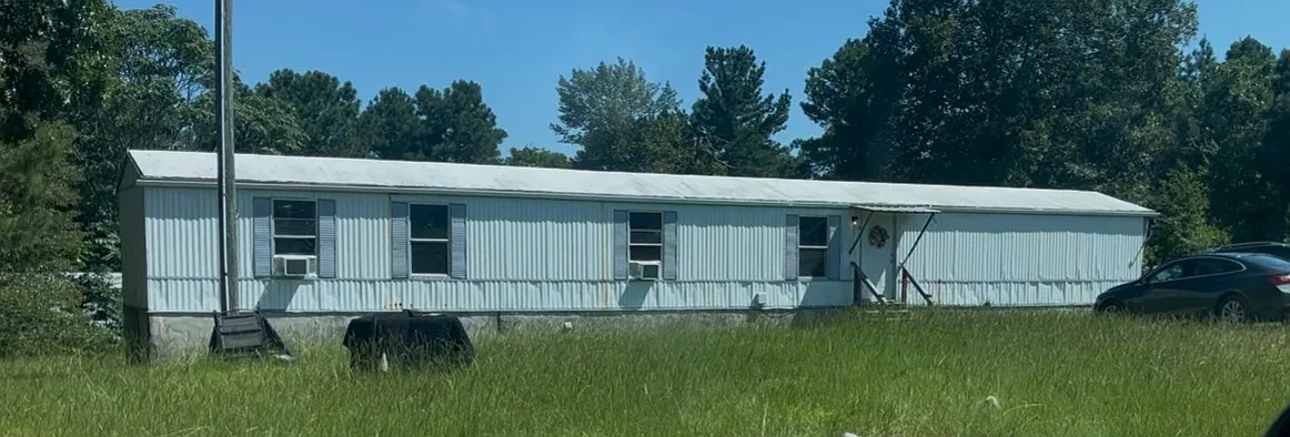 3 bed, 920 sqft, $700 — Photo 1