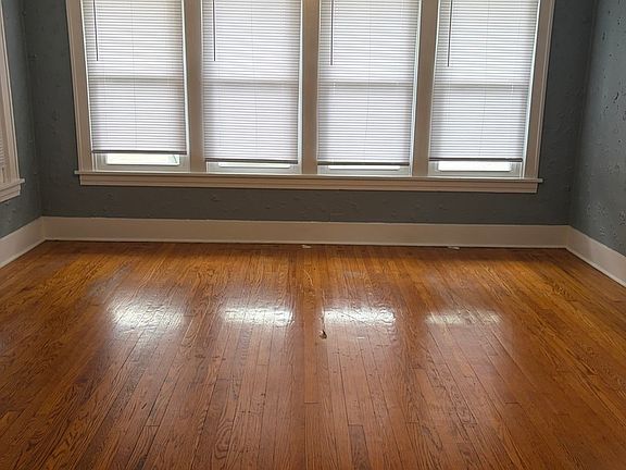 4th image of 21510 Maple St