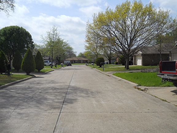 5th image of 6308 Mercedes Dr