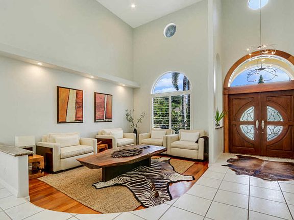 4th image of 801 N Palmway