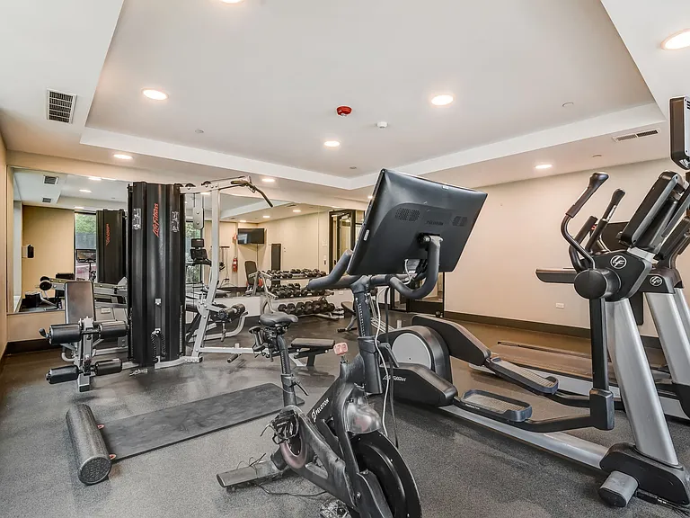HIGHPOINT Clarendon Hills — Photo 24
