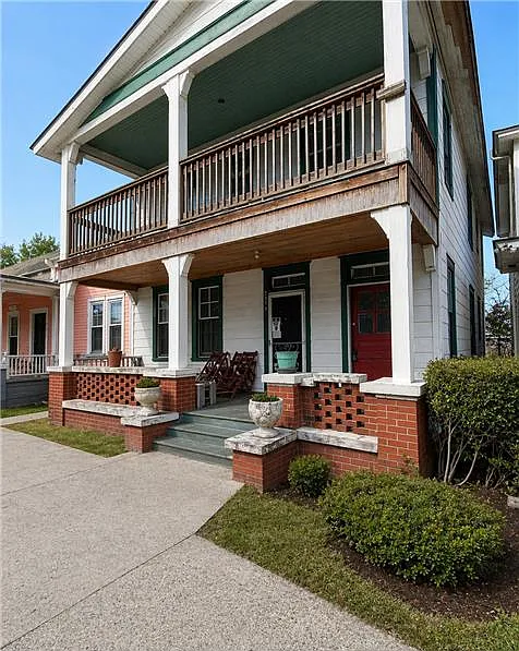 3 bed, 812 sqft, $1,590 — Photo 1