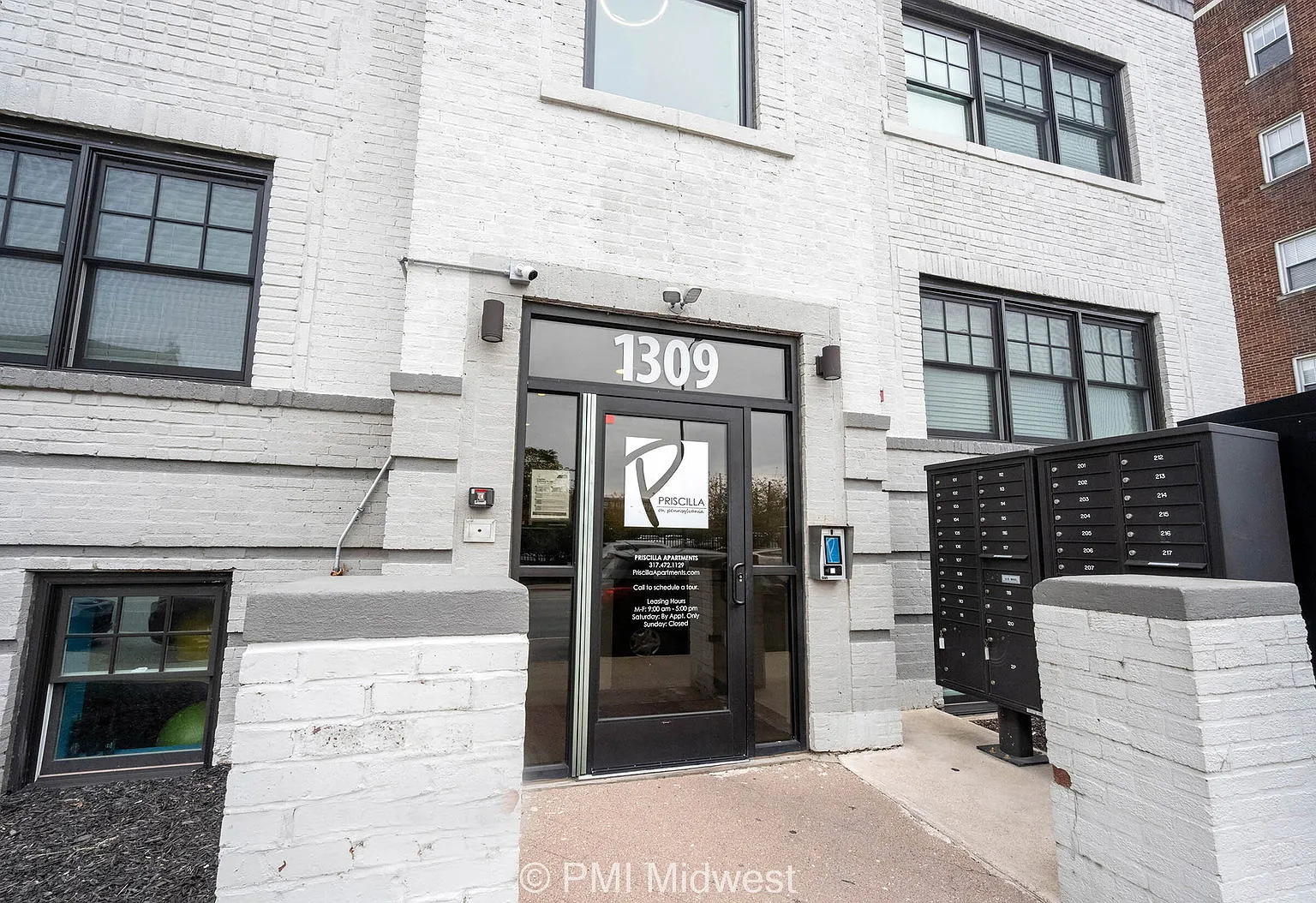 Priscilla Apartments — Photo 2