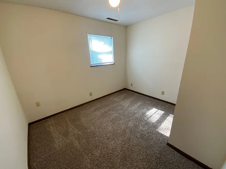 560 N East Park Ln — Photo 58
