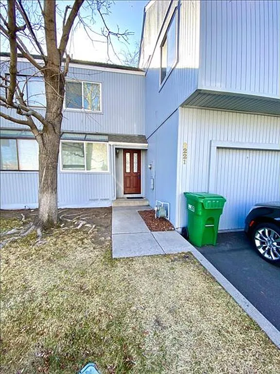 2221 Ash Ave photo 1
