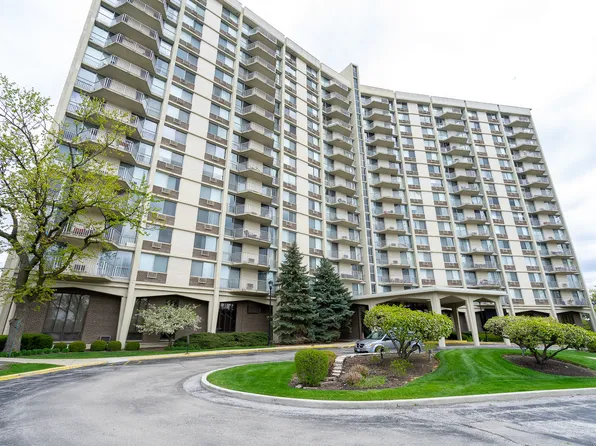 40 N Tower Rd APT 11D, Oak Brook, IL 60523