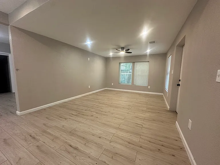 902 S San Eduardo Ave — Photo 4
