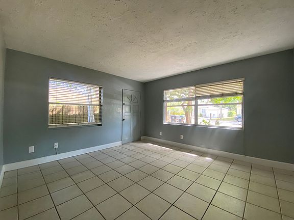 4th image of 1527 George St #Geor1527-b