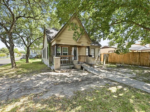 2nd image of 800 E Lobit St