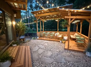 555 Greentree Ln NE, Ada, MI 49301