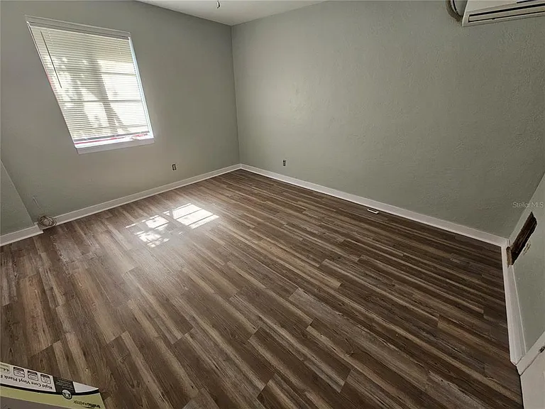 655 7th Ave N #4 — Photo 14