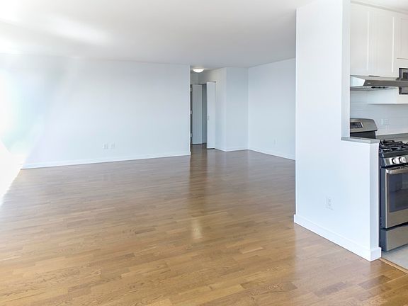 3rd image of 1 Columbus Pl APT S21f