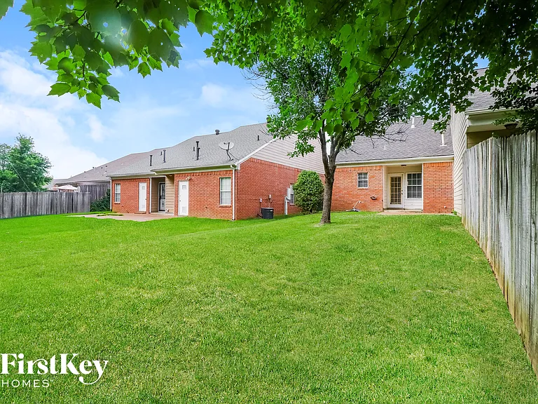 1139 Brady Hollow Ln — Photo 12