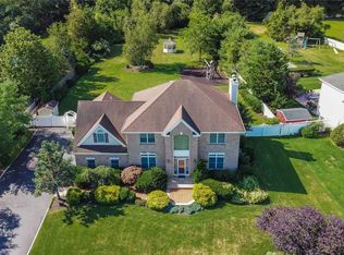 8 Timber Ridge Dr, Huntington, NY 11743