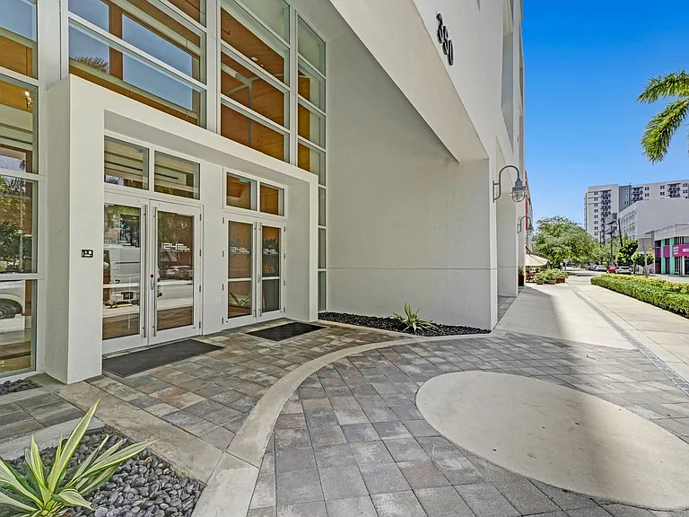 350 NE 24th St #509 — Photo 12