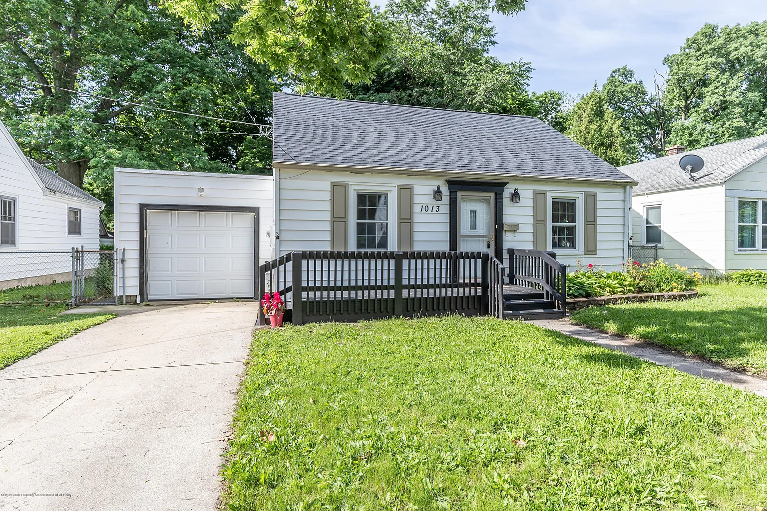 1013 Gordon Ave photo 1