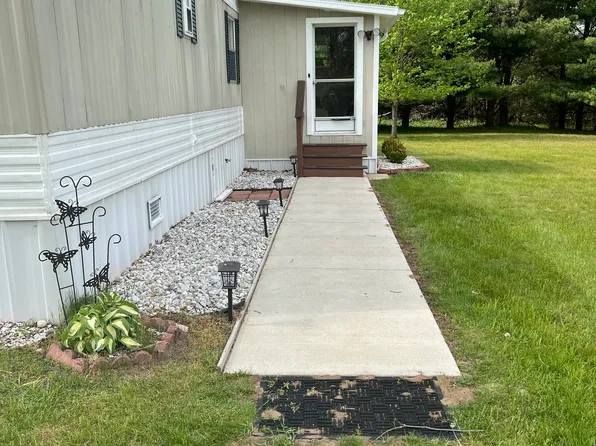 5203 Slattery Rd, North Branch, MI 48461