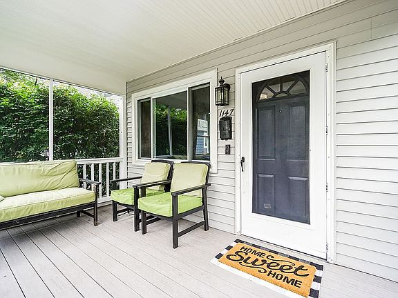 Screened in front porch