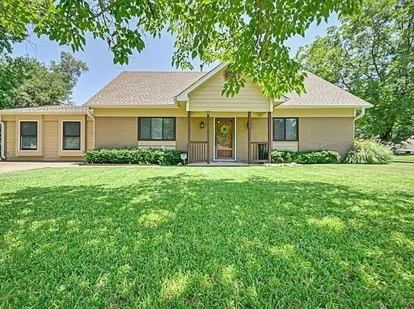 1401 Apache St, Arlington, TX 76012