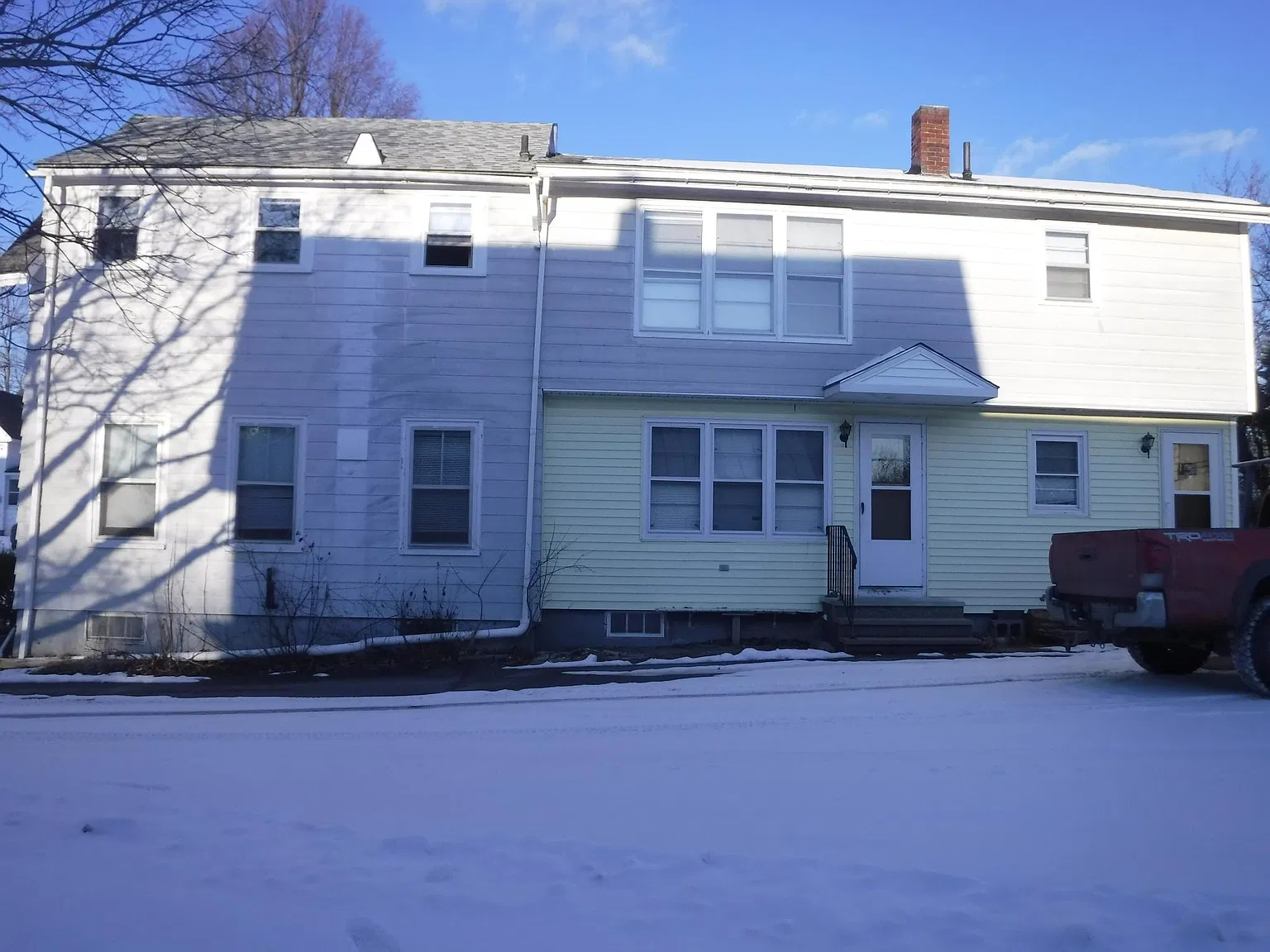3 bed, 1350 sqft, $2,100 — Photo 3