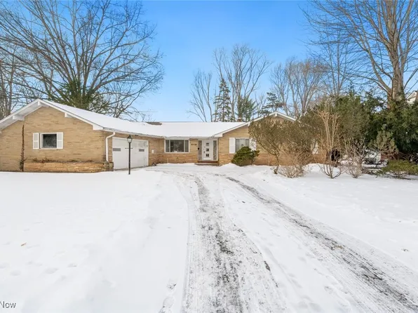 18860 Timber Ln, Fairview Park, OH 44126