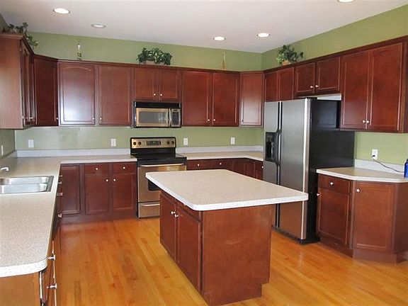 3rd image of 16 Berry Patch Dr
