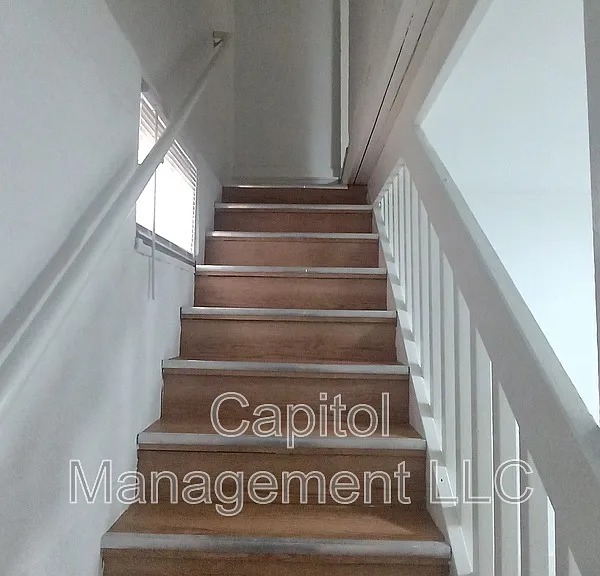1120 N Chestnut St #1 — Photo 9