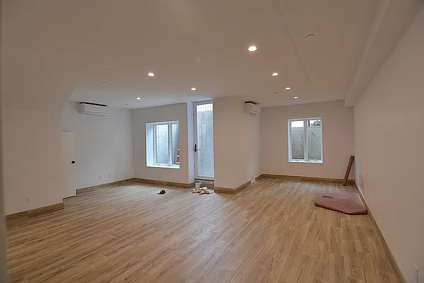 Rented by Hagstrom Management Inc | media 8