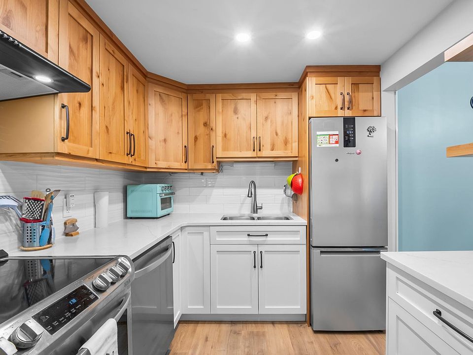 1st image of 225 Mowat St #105