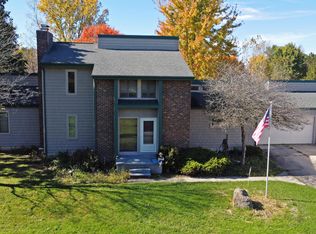 9214 Graytrax Rd, Grand Blanc, MI 48439