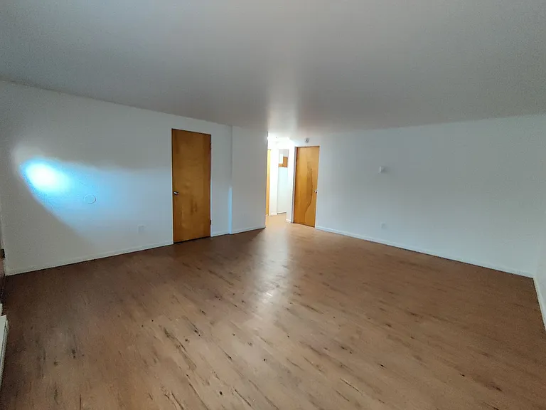 1023 & 1025 E Coeur D Alene Ave — Photo 5