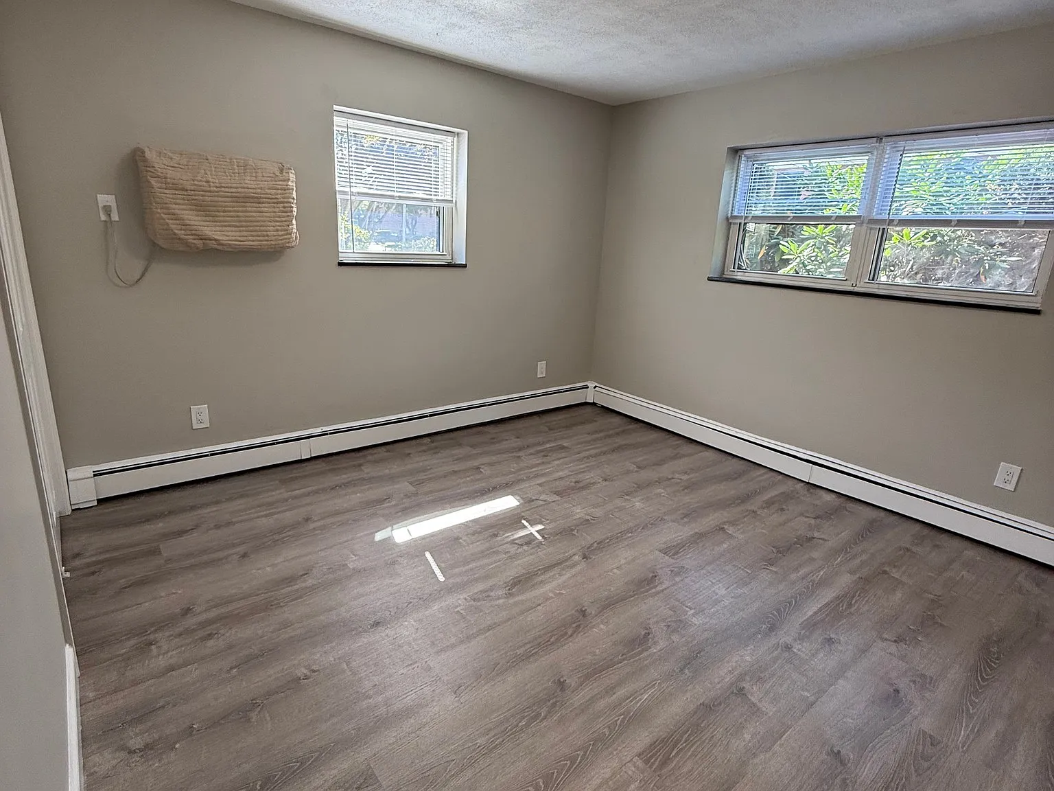 2 bed, 1.0 bath, 9999 sqft, $2,700 — Photo 4