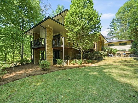 2nd image of 4373 Wieuca Rd NE