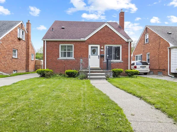 20680 Country Club Dr, Harper Woods, MI 48225