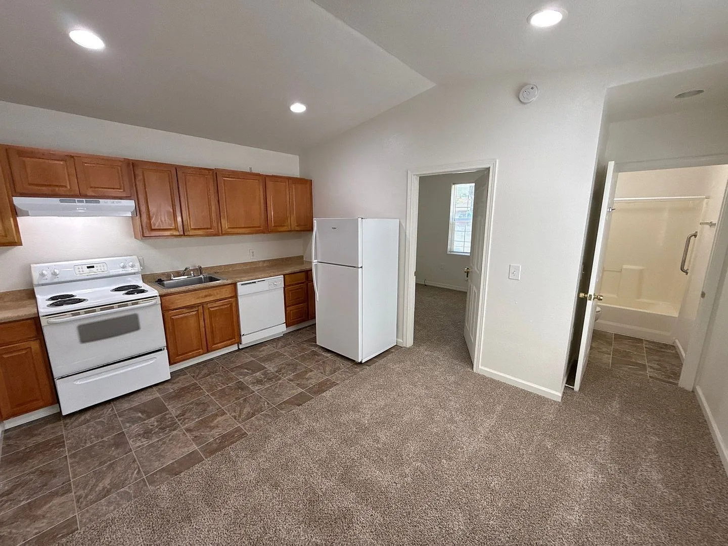 2 bed, 1.0 bath, 650 sqft, $1,245 — Photo 4