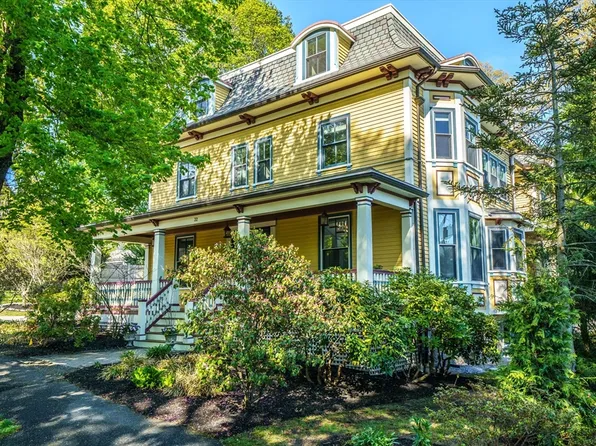 32 Chesley Rd, Newton, MA 02459