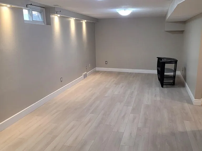 17 Renny Cres #BASEMENT — Photo 6
