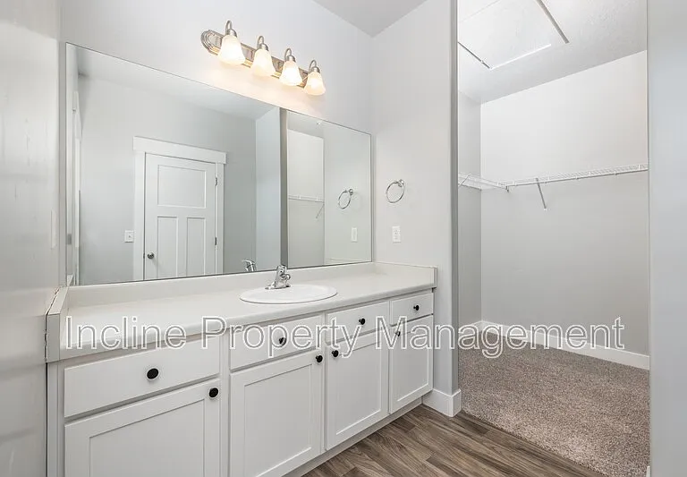 654 N Emery Ln — Photo 12