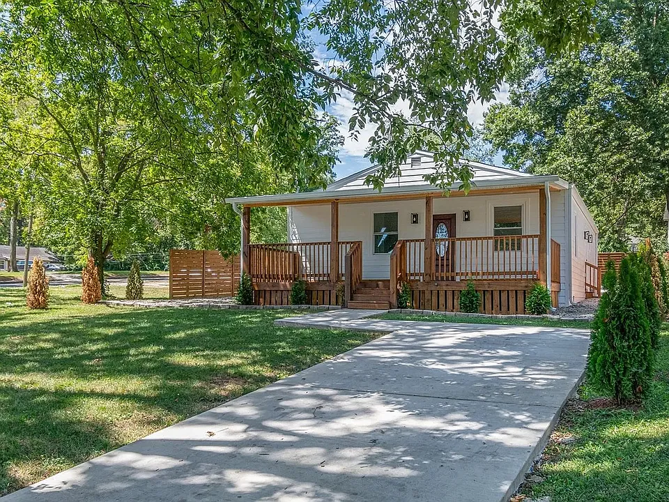 2321 Foster Ave