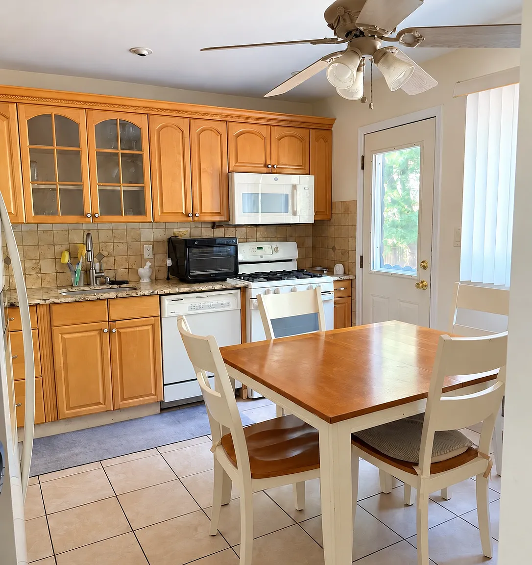 3 bed, 1.5 bath, 2000 sqft, $3,500 — Photo 4
