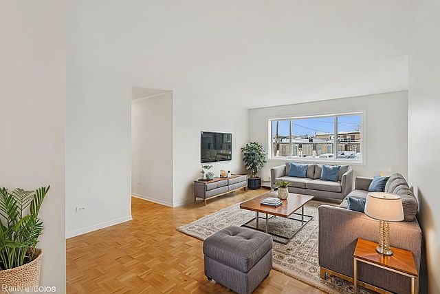 1st image of 1136 Greenleaf Ave APT 205