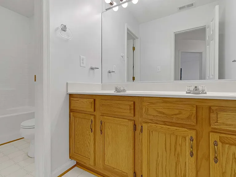 417 Belmont Cir — Photo 9