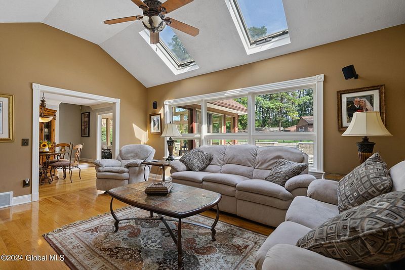 5th image of 8 Dennis Terrace