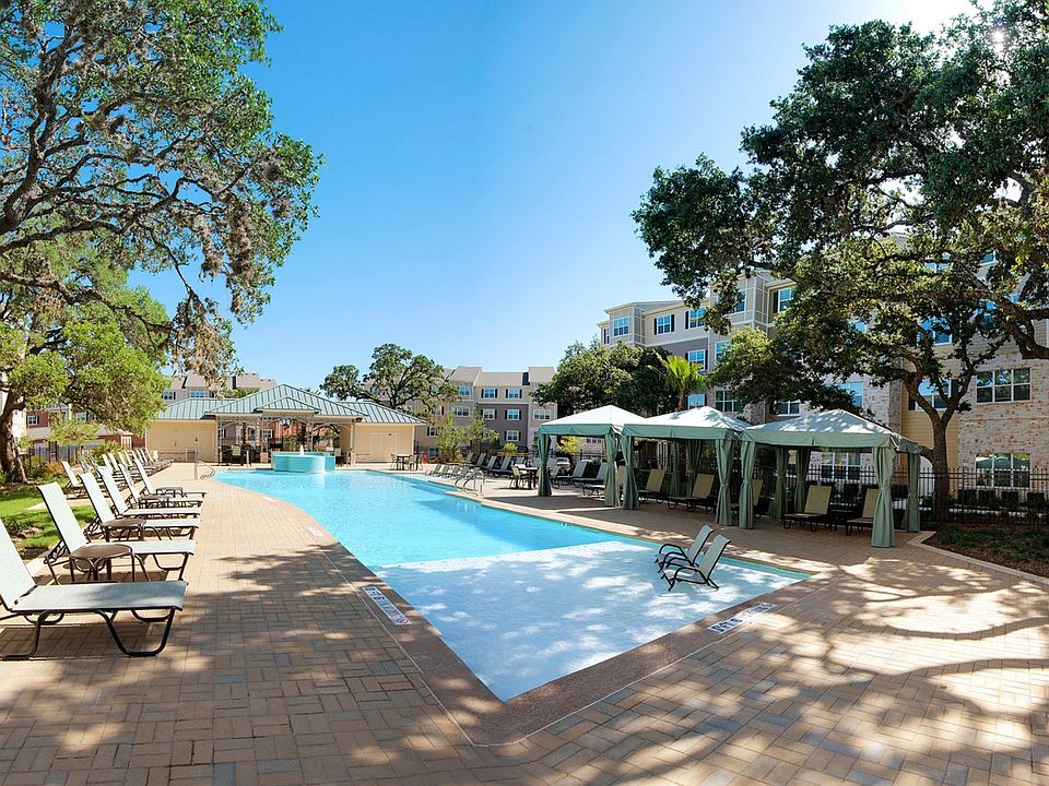 Resort Style Pool