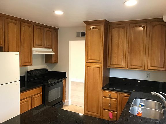 5th image of 3022 Helen Ln