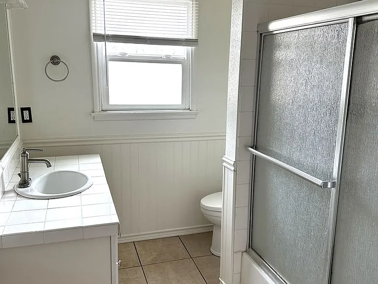 345 N Shattuck Pl — Photo 10