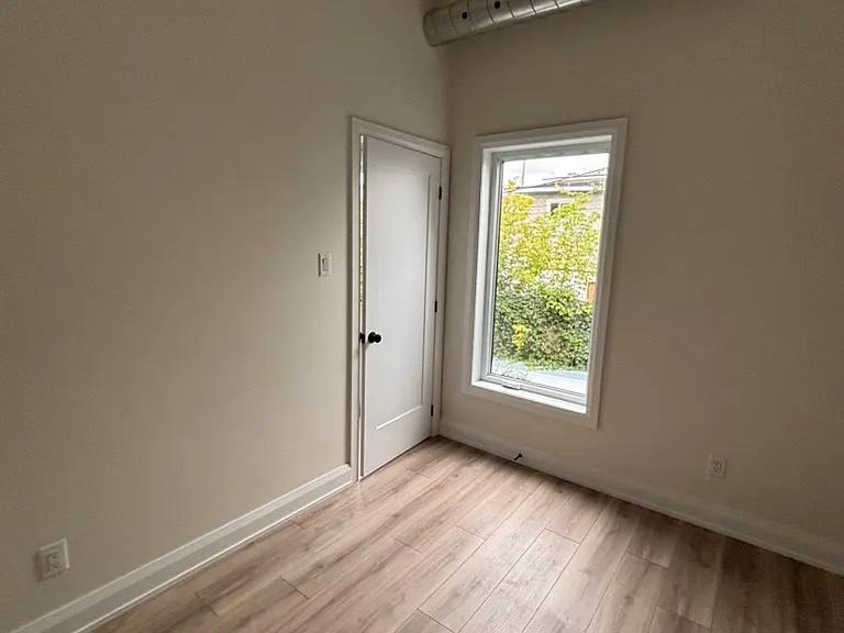 84 Eccles St #4 — Photo 8