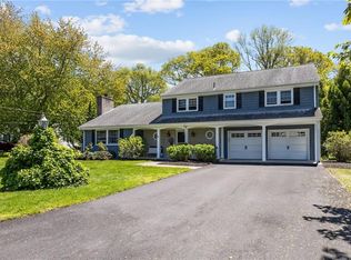 7 Sandra Dr, Bristol, RI 02809