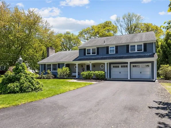 7 Sandra Dr, Bristol, RI 02809