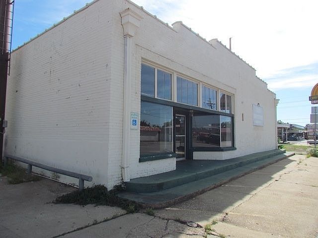 1st image of 205 E Broad St
